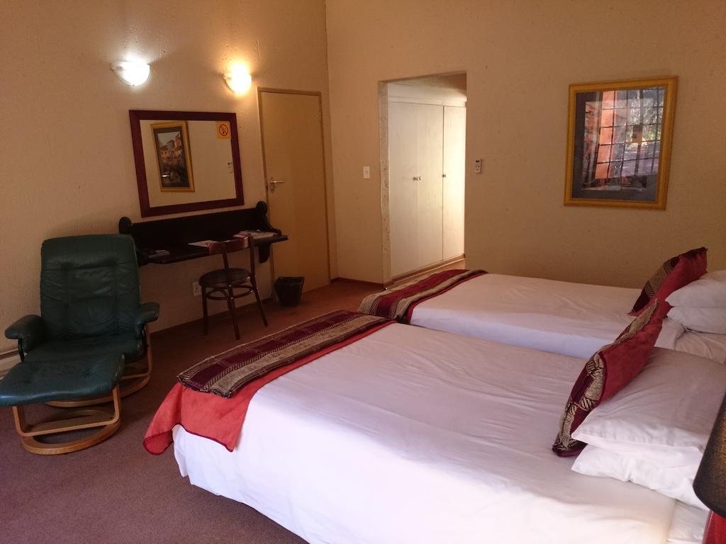 Hornbill Lodge Magaliesburg Szoba fotó